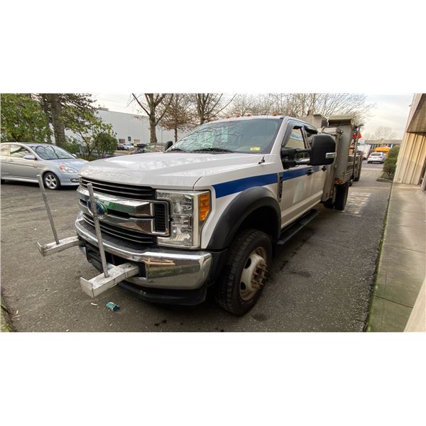 2017 FORD F-550 XLT, 4DR CREW CAB DUMP TRUCK, WHITE, VIN 1FD0W5HY9HEB31668,