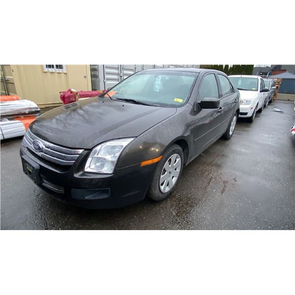 2006 FORD FUSION SE, 4DRSD, GREY, VIN 3FAHP07Z56R196146,