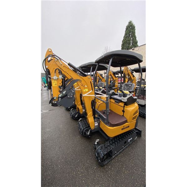 AGT INDUSTRIAL QK20R YELLOW GAS POWERED 23 HP RUBBER TRACK MINI EXCAVATOR WITH ATTACHED