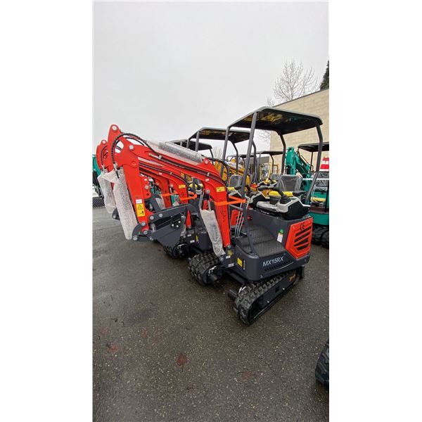 AGT INDUSTRIAL MX15RX ORANGE GAS POWERED 13.5HP RUBBER TRACK MINI EXCAVATOR WITH ATTACHED