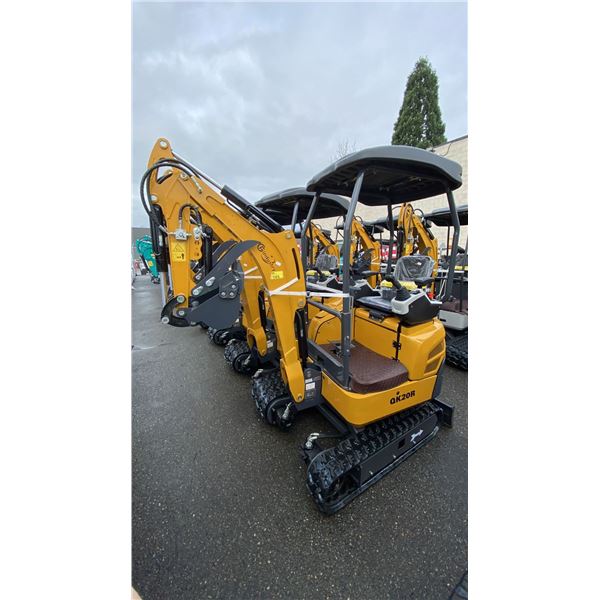 AGT INDUSTRIAL QK20R YELLOW GAS POWERED 23 HP RUBBER TRACK MINI EXCAVATOR WITH ATTACHED