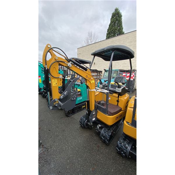 AGT INDUSTRIAL QK18R YELLOW GAS POWERED 13.5HP RUBBER TRACK MINI EXCAVATOR WITH ATTACHED