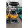 Image 4 : AGT INDUSTRIAL QK18R YELLOW GAS POWERED 13.5HP RUBBER TRACK MINI EXCAVATOR WITH ATTACHED
