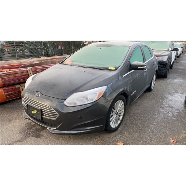 2017 FORD FOCUS, 4DR HATCHBACK, GREY, VIN 1FADP3R47HL329735,