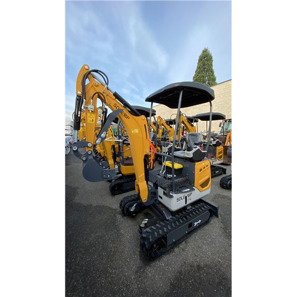 SDLANCH SDLE18 YELLOW 15 HP GAS POWERED RUBBER TRACK MINI EXCAVATOR WITH ATTACHED DIGGING BUCKET,