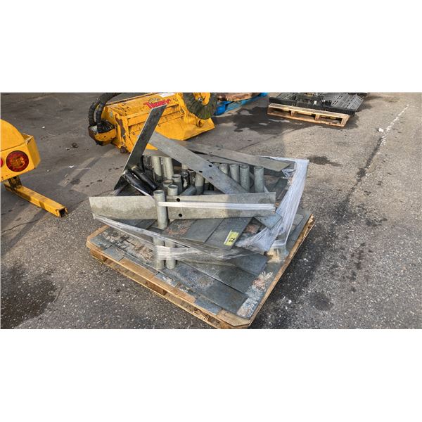 PALLET OF INDUSTRIAL CONSTRUCTION FENCING FEET