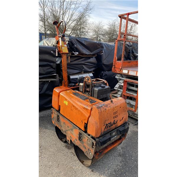 MIKASA ORANGE DOUBLE WHEEL INDUSTRIAL VIBRATORY ROLLER