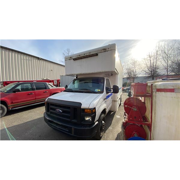 2012 FORD E450 SUPERDUTY E SERIES, 2DR CUBE VAN, WHITE, VIN 1FDXE4FL8CDB32392,