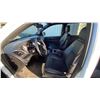 Image 5 : 2019 DODGE GRAND CARAVAN, 4DRSW, WHITE, VIN 2C4RDGCGXKR806627,
