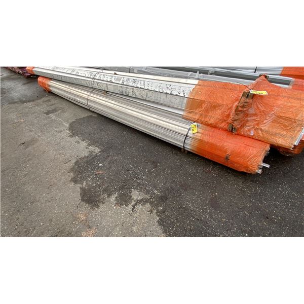 LIFT OF ALUMINUM CLADDING TRIM