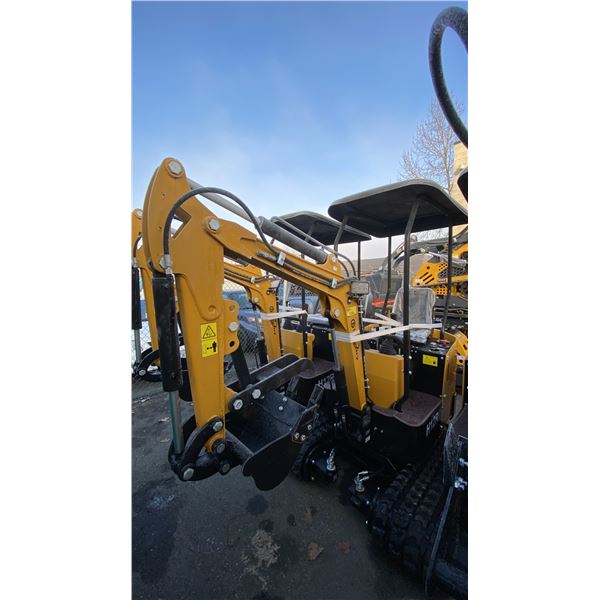 AGT INDUSTRIAL H12R YELLOW 13.5 HP GAS POWERED RUBBER TRACK MINI EXCAVATOR WITH ATTACHED