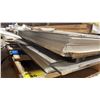 Image 5 : PALLET OF WHITE COMPOSITE SHEETS AND A DRYWALL SHEET