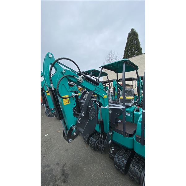 AGT INDUSTRIAL QK16R TEAL GAS POWERED RUBBER TRACK MINI EXCAVATOR WITH ATTACHED