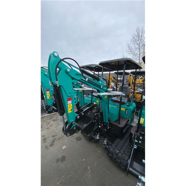 AGT INDUSTRIAL MH12RX TEAL GAS POWERED 13.5HP RUBBER TRACK MINI EXCAVATOR WITH ATTACHED
