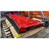 Image 3 : RED CHEVROLET SILVERADO TAILGATE