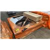Image 1 : PALLET OF WHITE AND BLACK COMMERCIAL BATHROOM PARTITIONS