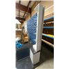 Image 5 : LARGE WOOD/CHROME ACCENT DISPLAY UNIT/STAGE