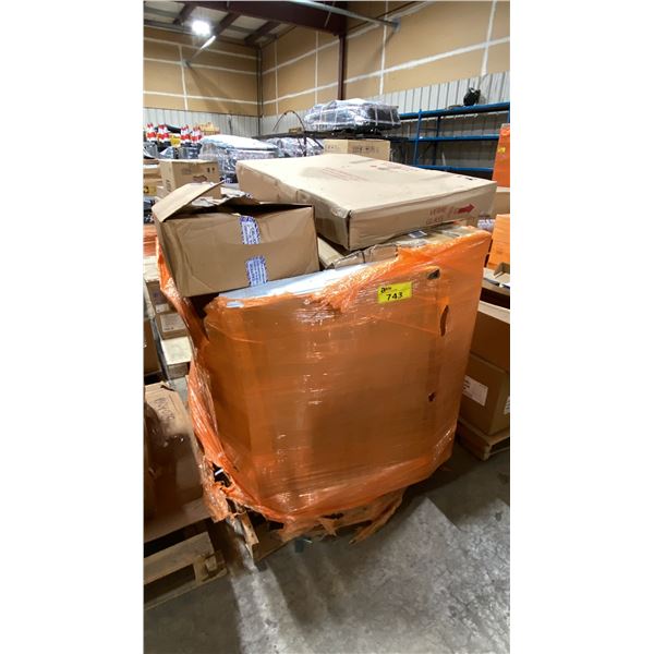PALLET OF ASSORTED COMMERCIAL WALL HUNG LED MIRRORS & APPROX 5 GARDCO ECOFORM SMALL LED SITE AND