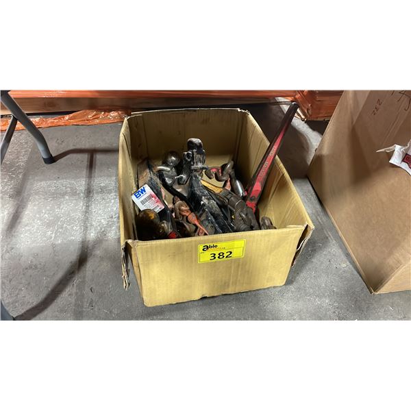 BOX OF ASSORTED TRAILER HITCHES & CHAIN BINDERS