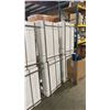 Image 2 : SET OF 4 WHITE AND CHROME MODERN RECEPTION ARM CHAIRS