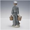 Image 2 : Lladro Porcelain Figurine, Boy with Pails 1004811