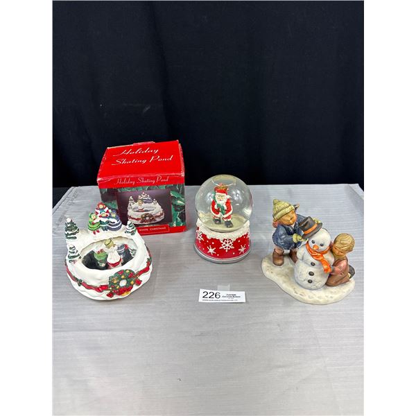 Xmas Décor - Vintage Berta Hummel Ornament , Musical Santa Snow Globe (Made Exclusivley for The Bay)