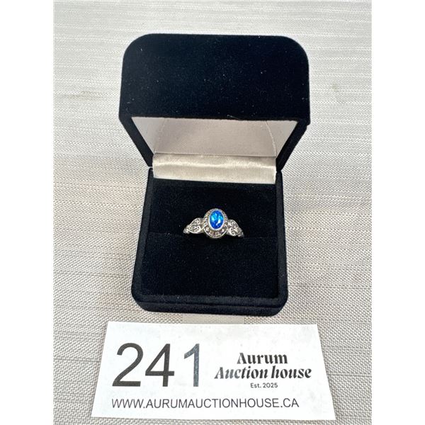 Vintage Sterling Silver Ring w/ Blue Centre Stone