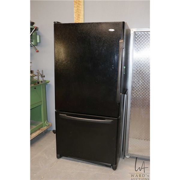 Amana full size fridge with bottom freezer, working time of cataloguing