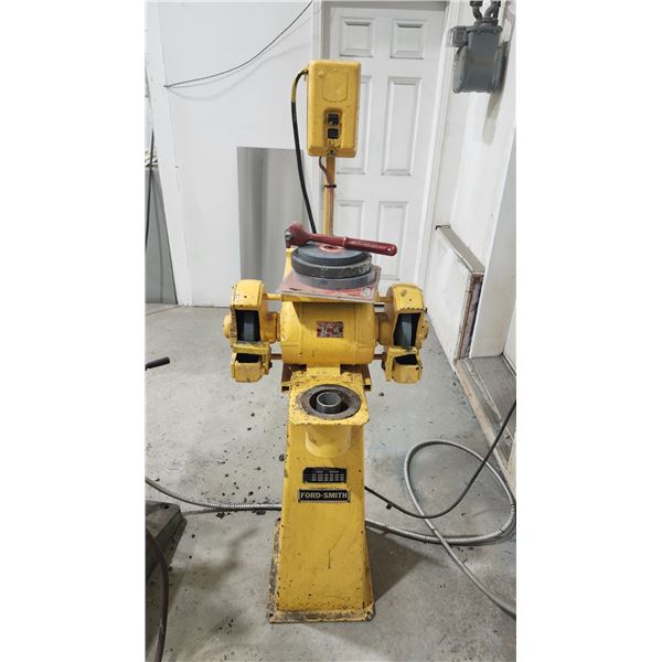 Grinder / Meule sur pied