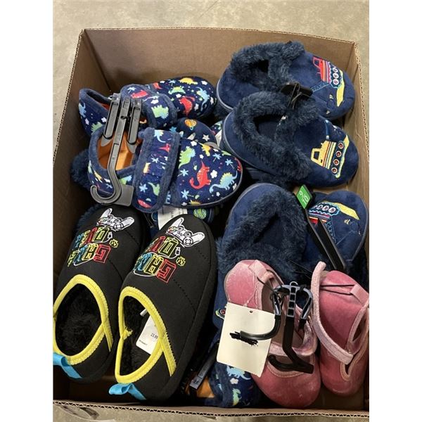 NEW INFANT GIRLS SIZE 10 SHOES AND LOT OF SLIPPERS SIZE 9/10