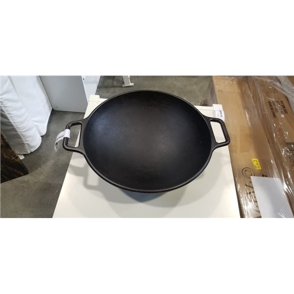 LOGE CAST IRON SKILLET 16 INCH
