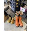 Image 3 : 2 PAIRS OF SIZE 8 GUM BOOTS, AND 2 OUTDOOR EXTENSION CORDS