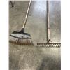 Image 4 : 2 RAKES AND 2 SHOVELS