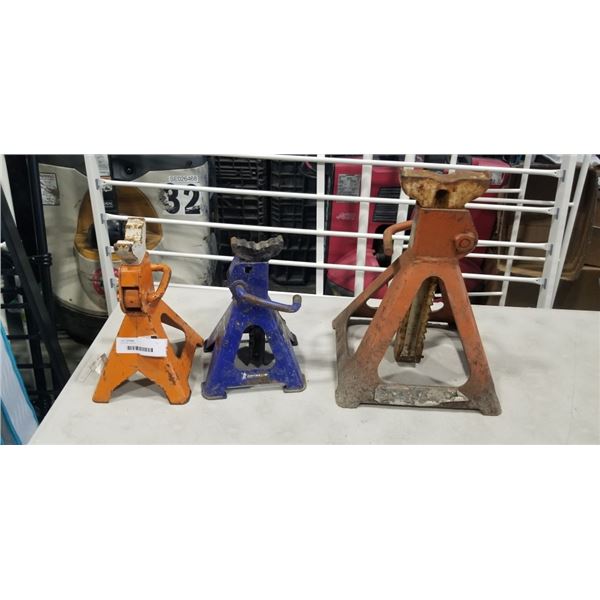 3 FLOOR JACKS