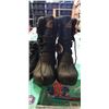 Image 2 : 2 NEW PAIRS MENS 3M SIZE 8 WINTER BOOTS