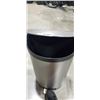 Image 2 : STAINLESS TRASH RECEPTACLE