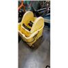 Image 3 : RUBBERMAID MOP BUCKET AND MOP