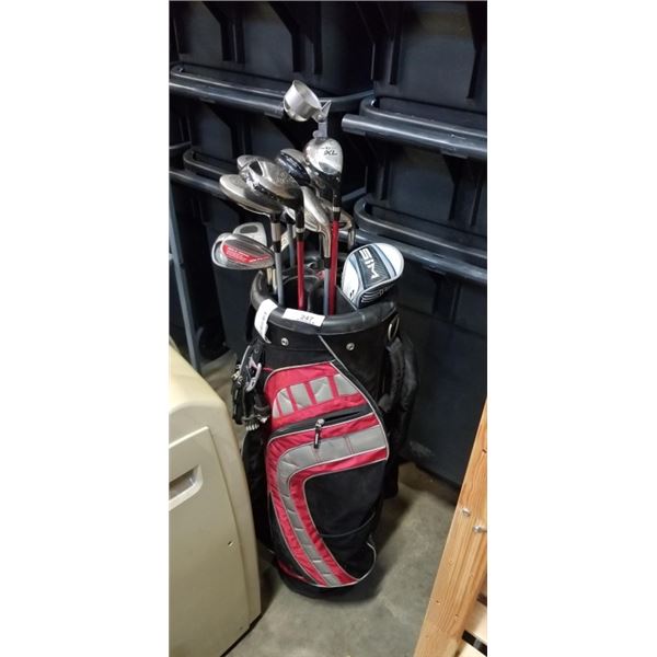 ASSORTED GOLF CLUBS IN BAG