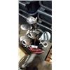Image 2 : ASSORTED GOLF CLUBS IN BAG