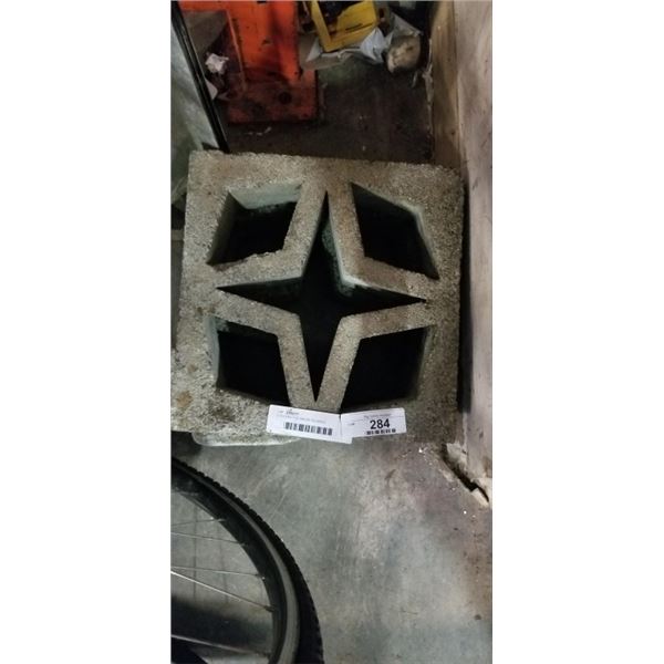 2 DECORATIVE PAVER SQUARES