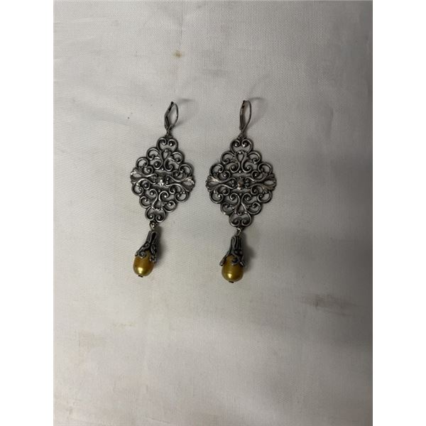 VINTAGE PAIR OF STERLING SILVER EARRING MARKED 925 ON EARRINGS