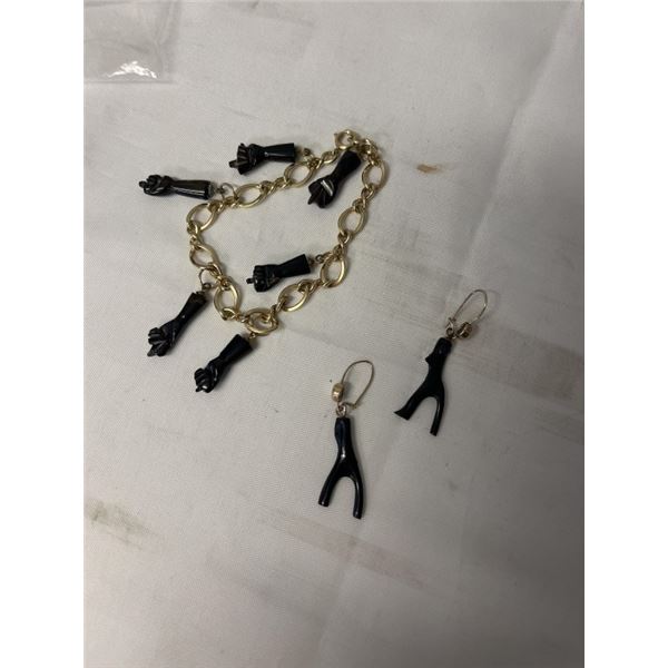 VINTAGE GOLD COLOURED LINKS BRACELET W/ 6 HAND CARVED BLACK CORAL CHARMS AND MATCHING EARRINGS