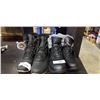 Image 1 : 2 NEW PAIRS LADIES 3M SIZE 6 WINTER BOOTS