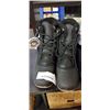 Image 2 : 2 NEW PAIRS LADIES 3M SIZE 6 WINTER BOOTS