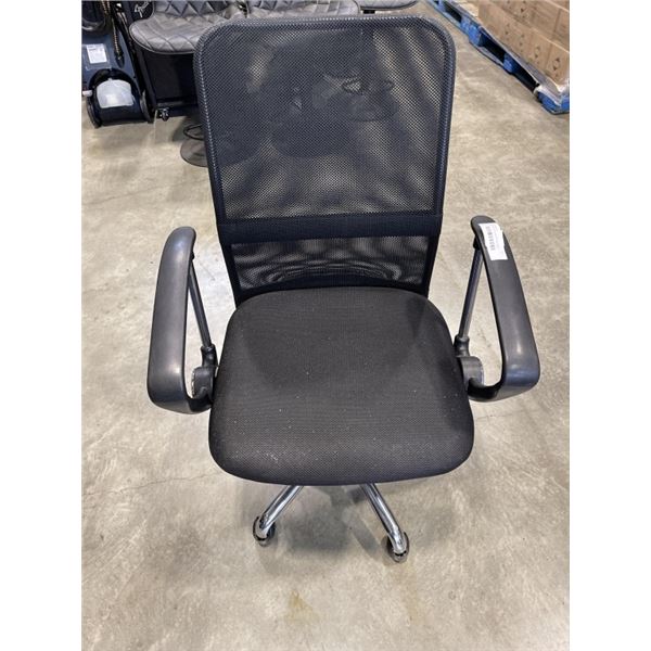 MESH BACK ROLLING OFFICE CHAIR