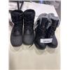 Image 1 : 2 NEW PAIRS LADIES 3M SIZE 6 WINTER BOOTS