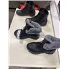 Image 2 : 2 NEW PAIRS LADIES 3M SIZE 6 WINTER BOOTS