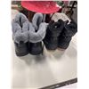 Image 3 : 2 NEW PAIRS LADIES 3M SIZE 6 WINTER BOOTS