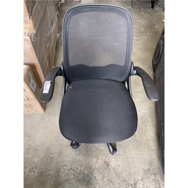MESH BACK ROLLING OFFICE CHAIR