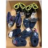 Image 2 : LOT OF INFANT WINTER BOOTS AND SLIPPERS - 2 SIZE 4, 1 SIZE 5, AND 3 PAIRS 5/6 SLIPPERS